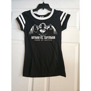 WONDER WOMAN Batman vs. Superman Dawn of Justice T-Shirt Juniors Medium 7/9